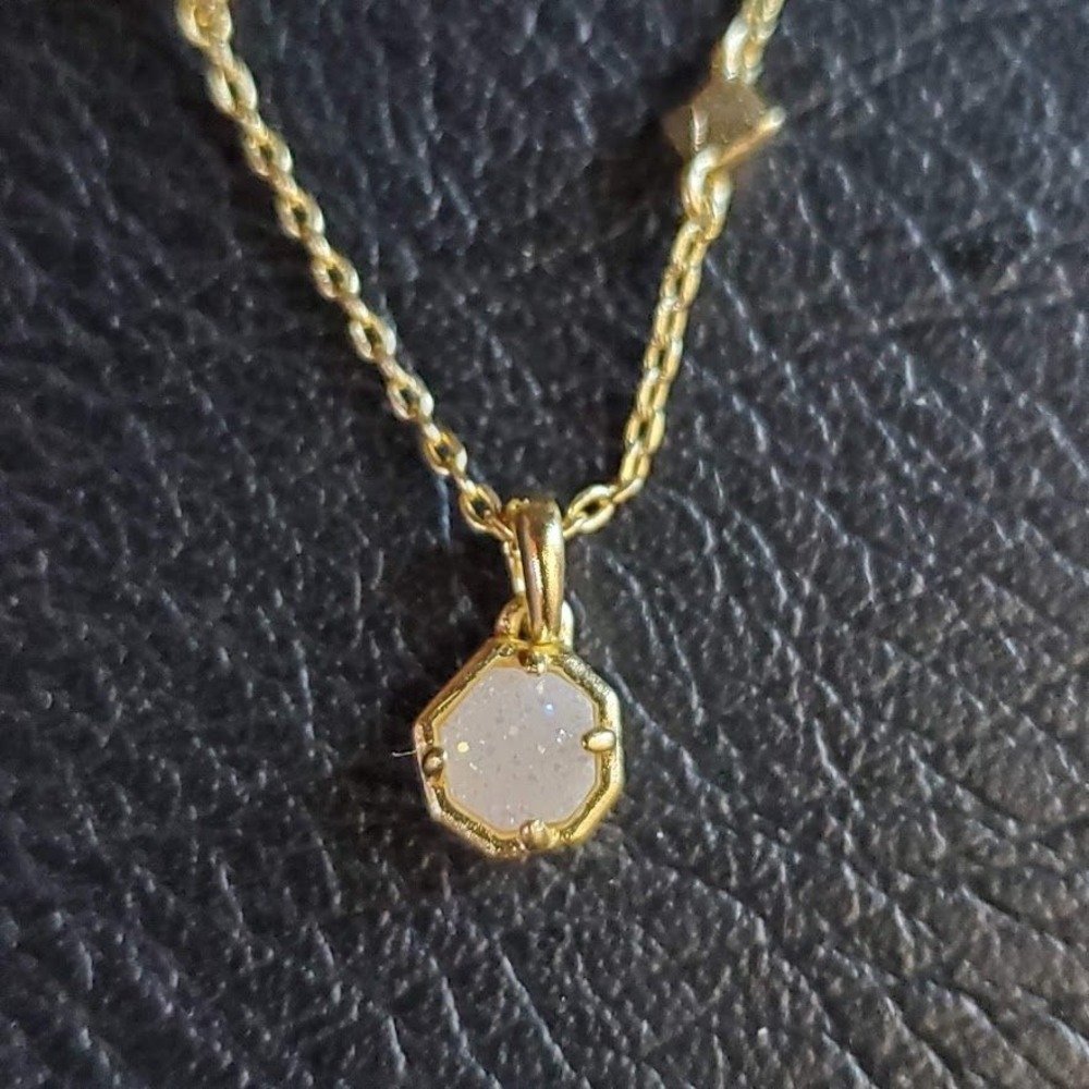 Kendra Scott Nola Gold Short Pendant Necklace in White Drusy Iridescent Sparkle - Picture 7 of 8